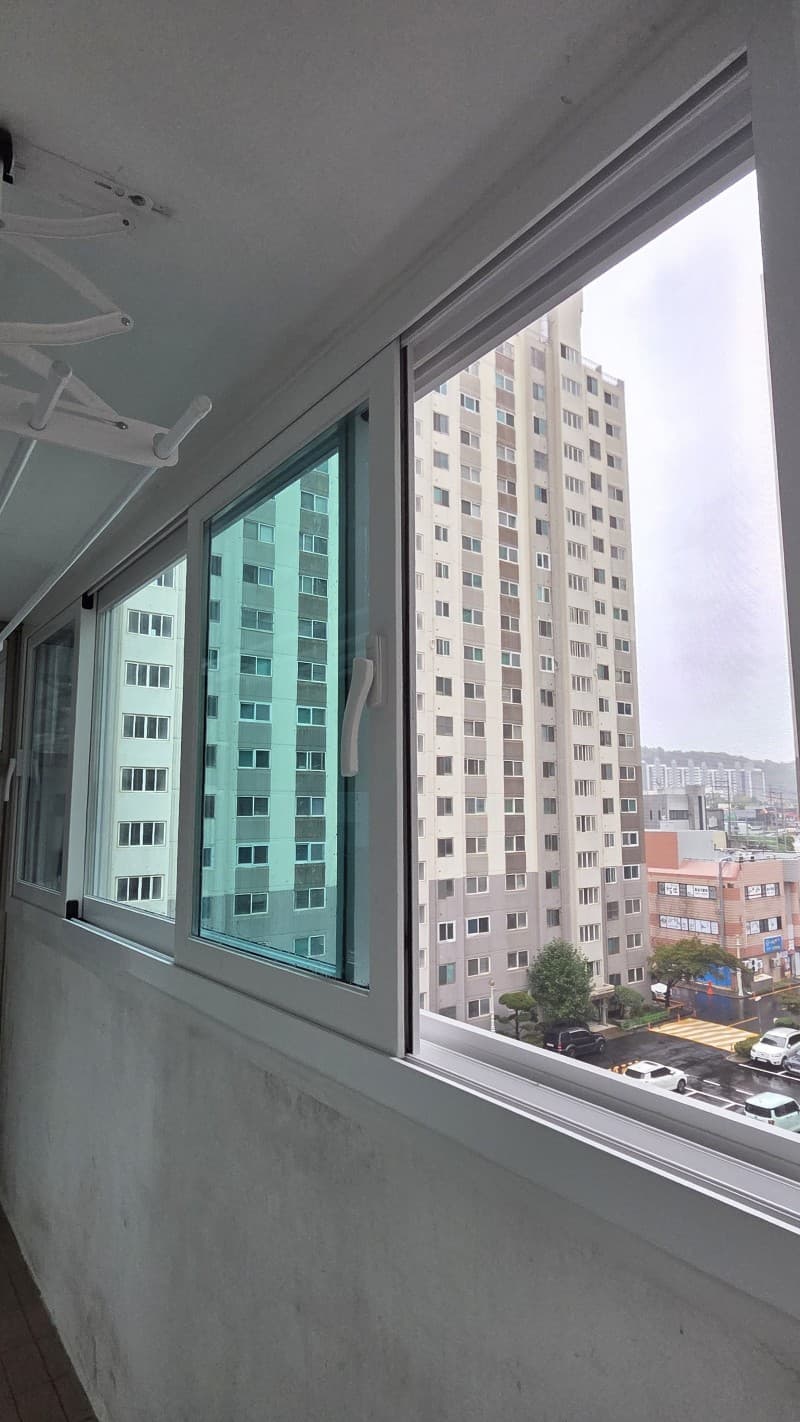 안방 발코니창 교체 후